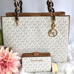 💜SOLD💜🎉FLASH SALE Michael Kors Large Sofia Set✨